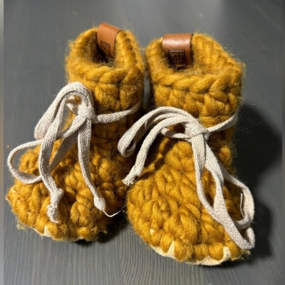 Baby booties - Picture 1 of 4